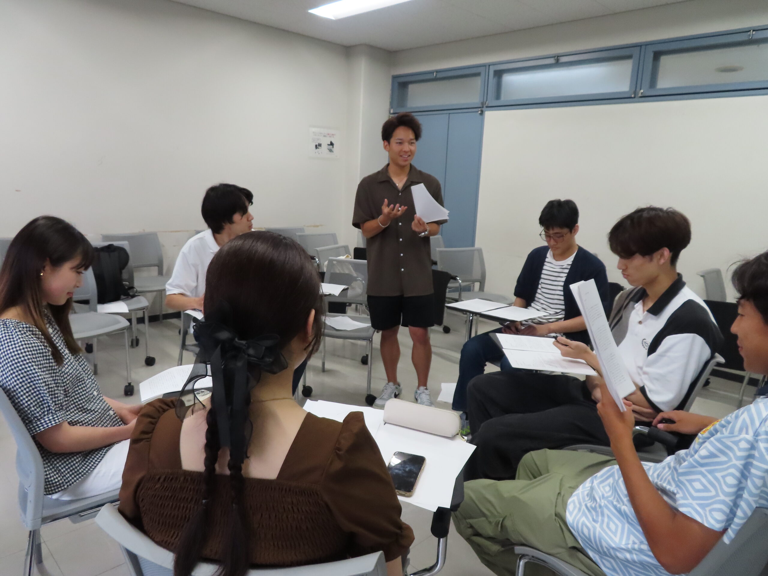 社会参加実習の中間発表の様子の画像
