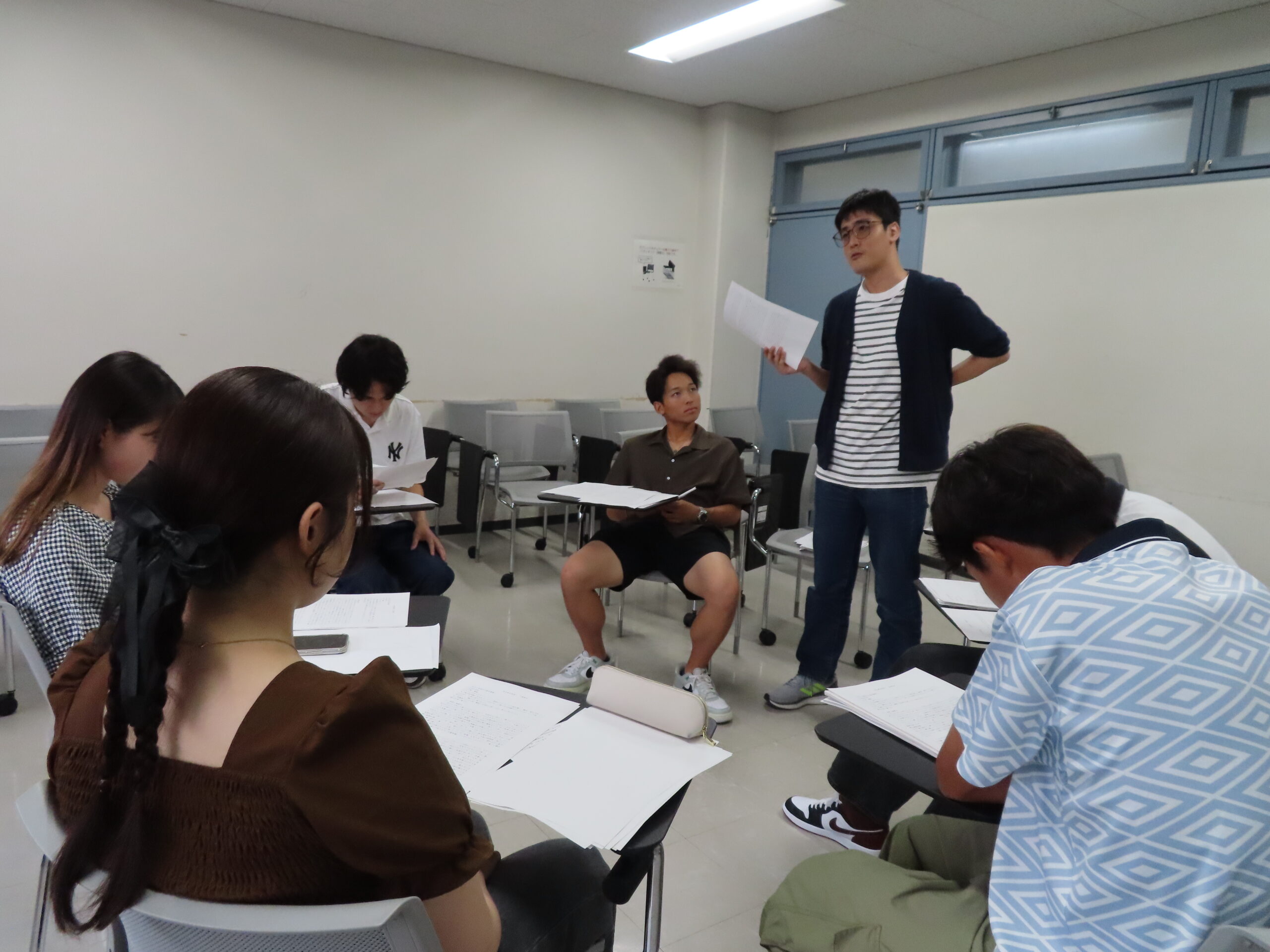 社会参加実習の中間発表の様子の画像